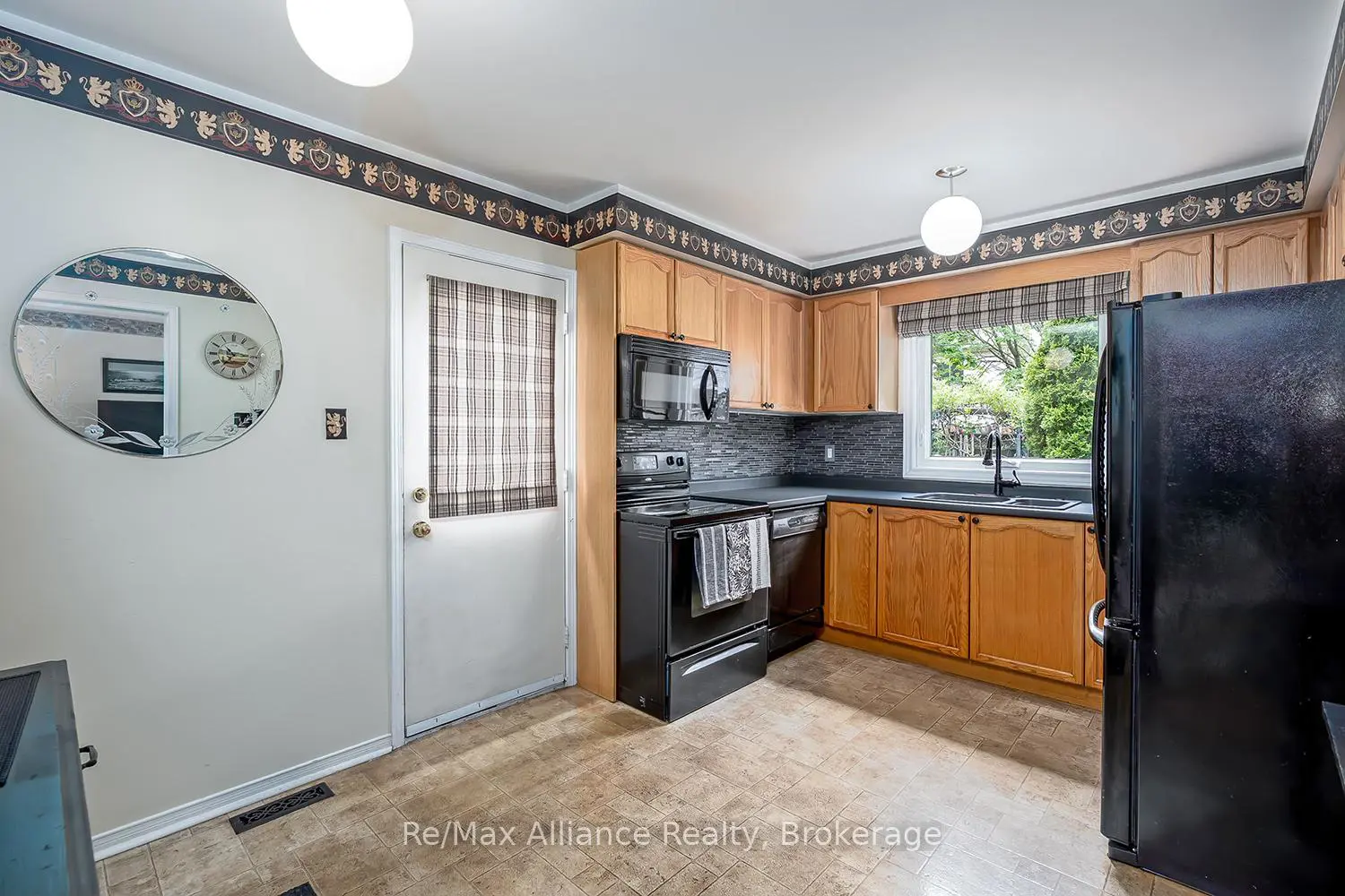 1969 Glenada Crescent photo 5