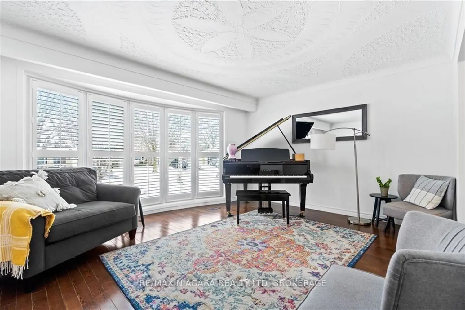 49 Royal Oak Drive photo 3