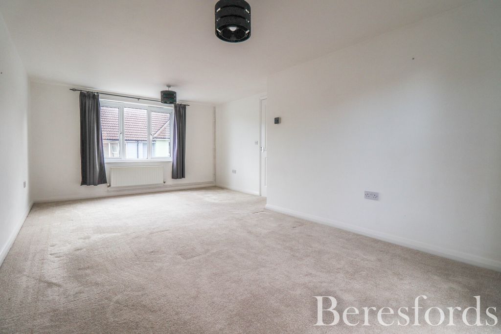 2 bed flat for saleWillow Road, Dunmow CM6 photo 3