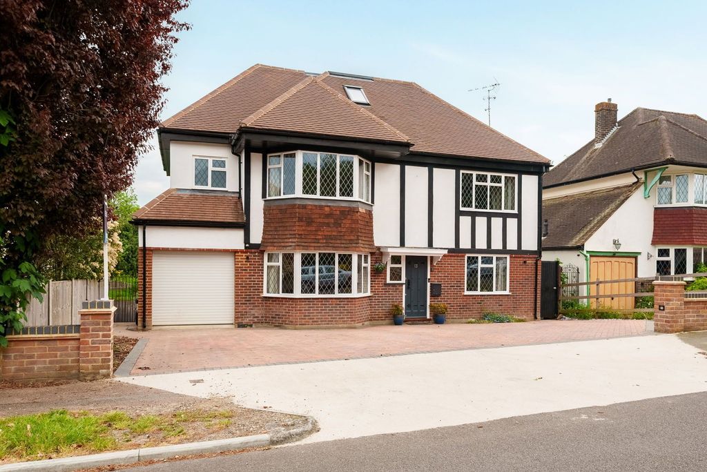 Additional image 3 of 6 bed detached house for saleWalkfield Drive, Epsom KT18