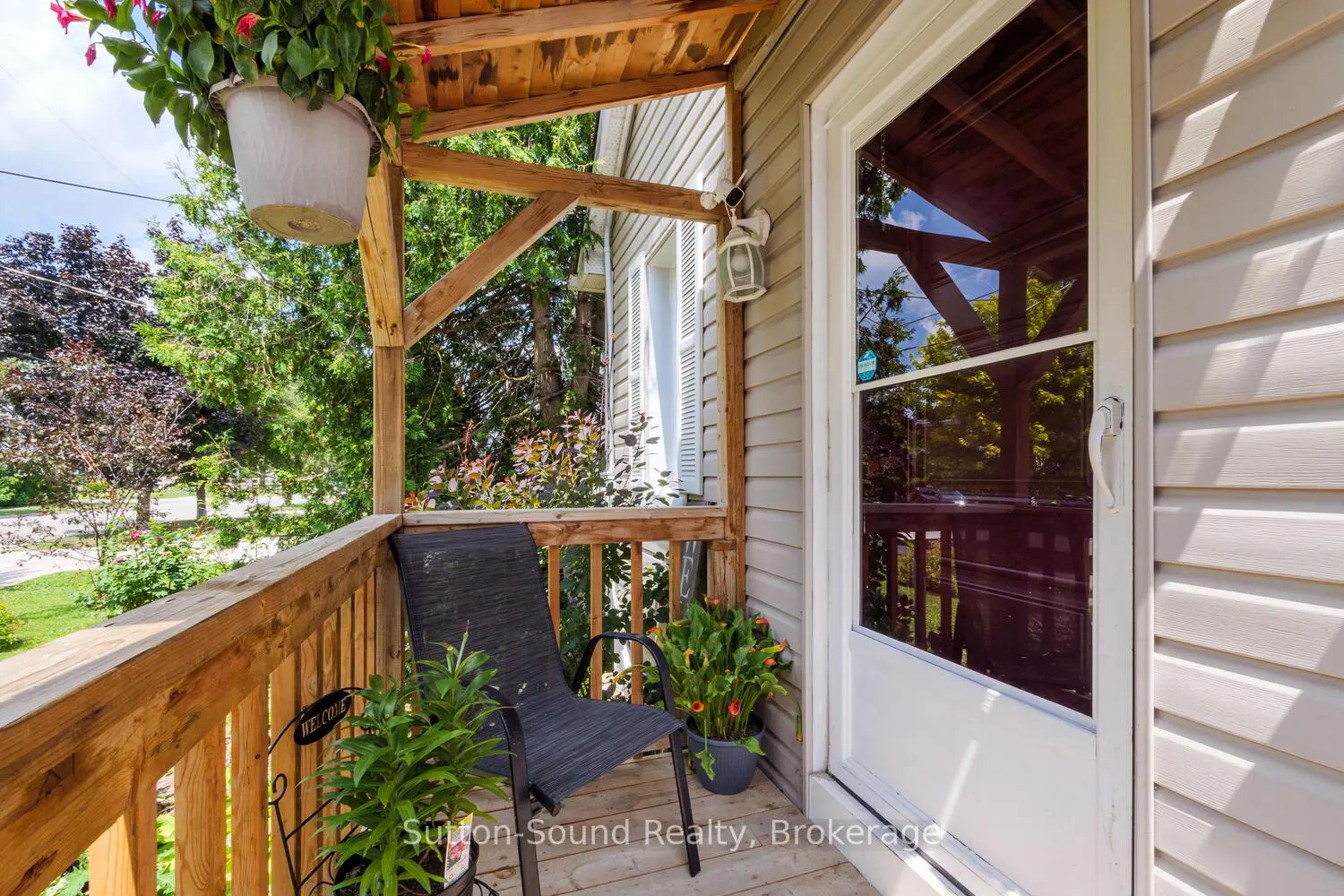 1139 4Th Avenue photo 2
