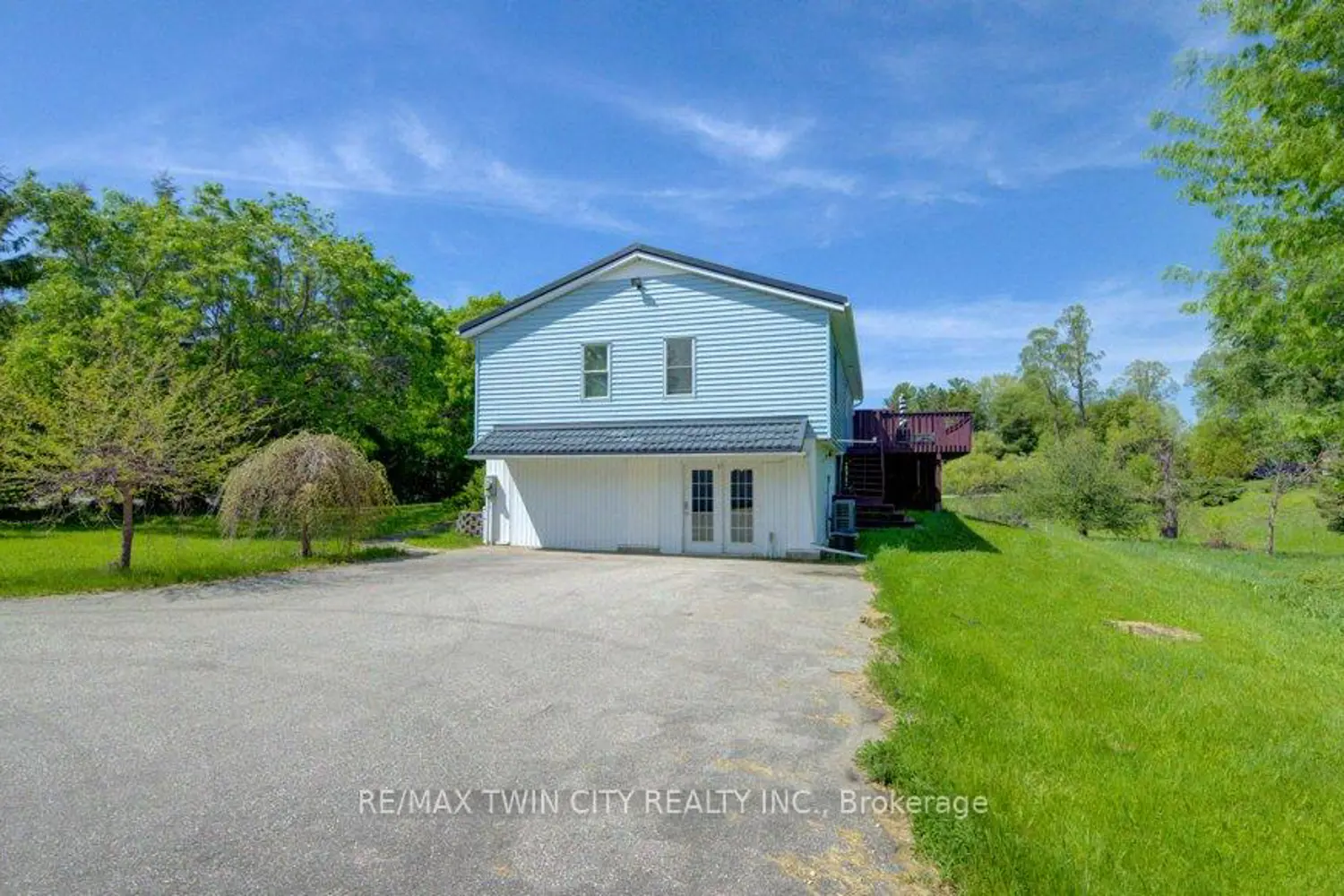 3429 Nafziger Road photo 2