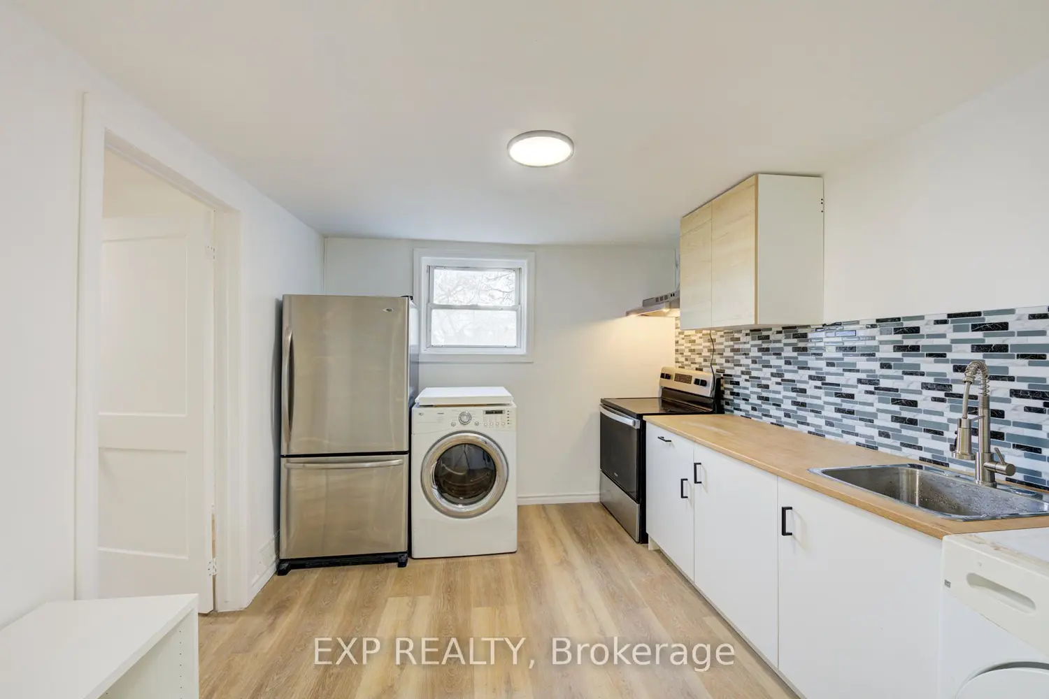 Additional image 9 of 524 Simcoe Street