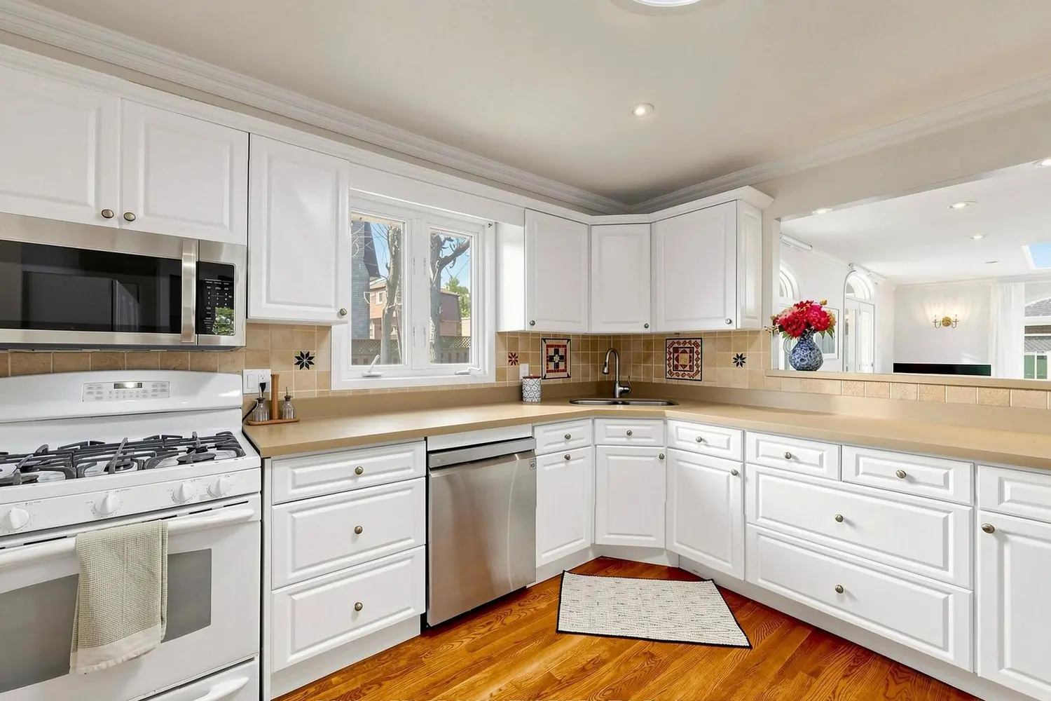 2094 Water's Edge Drive photo 4