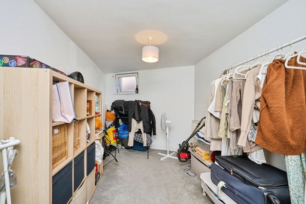 Additional image 8 of 2 bed flat for saleTennyson Road, Cowes, Isle Of Wight PO31