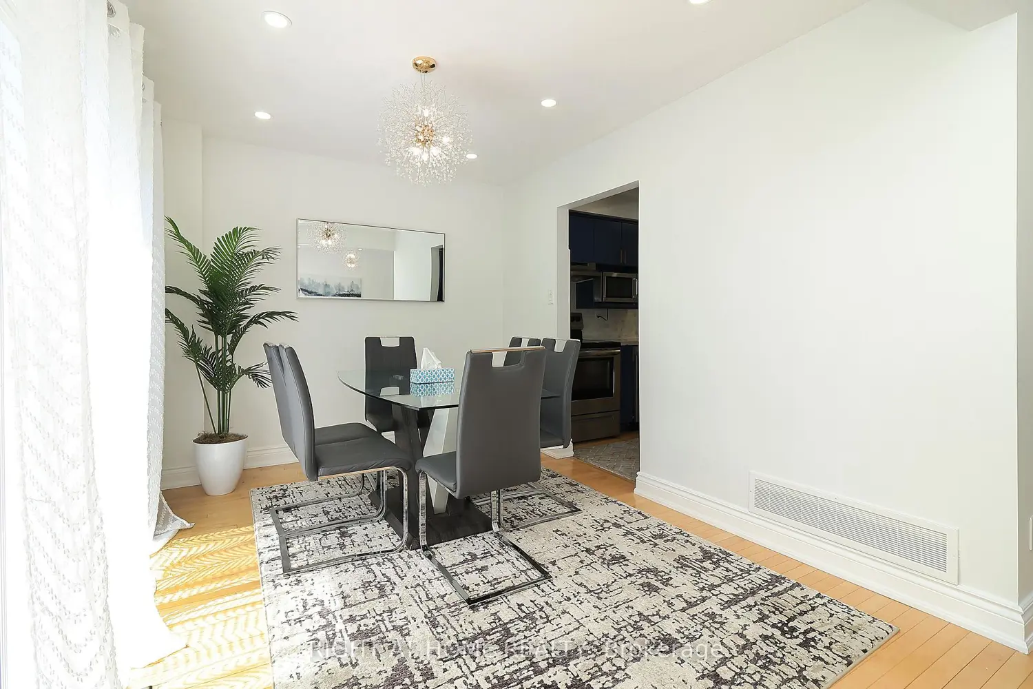 284 Belfast Court photo 5