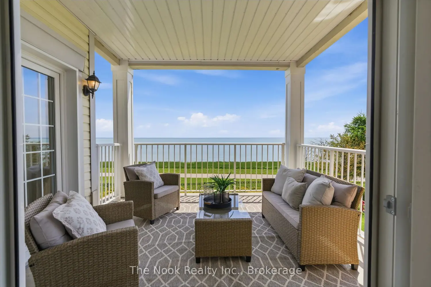 395 Lakebreeze Drive 201 photo 3