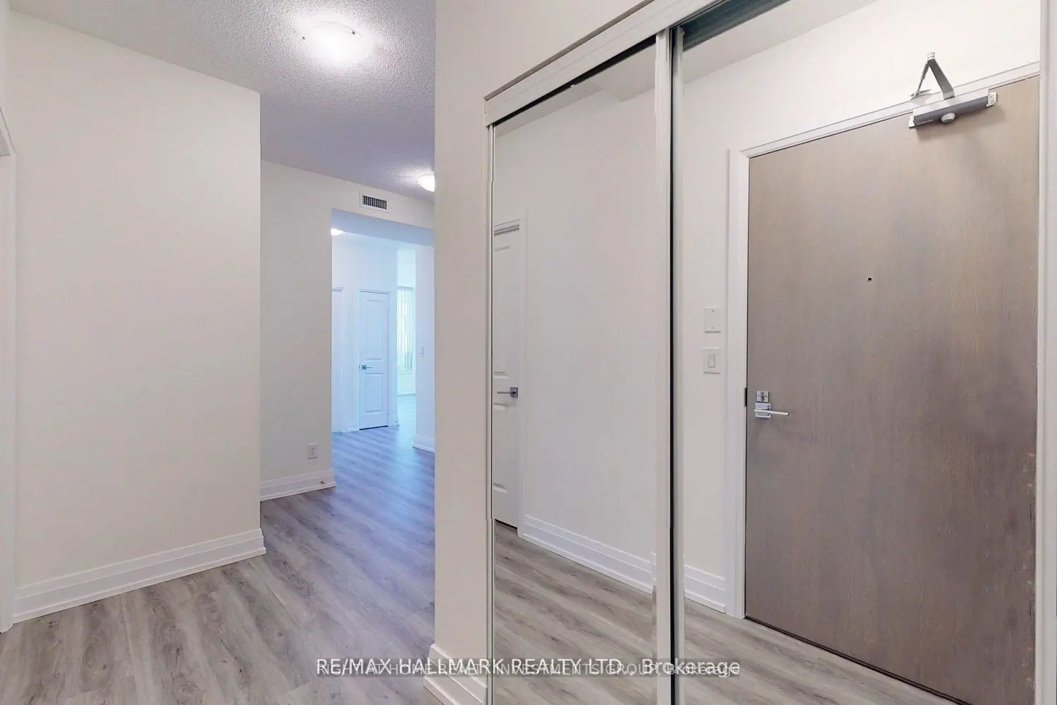 Additional image 13 of 7165 Yonge Street 833