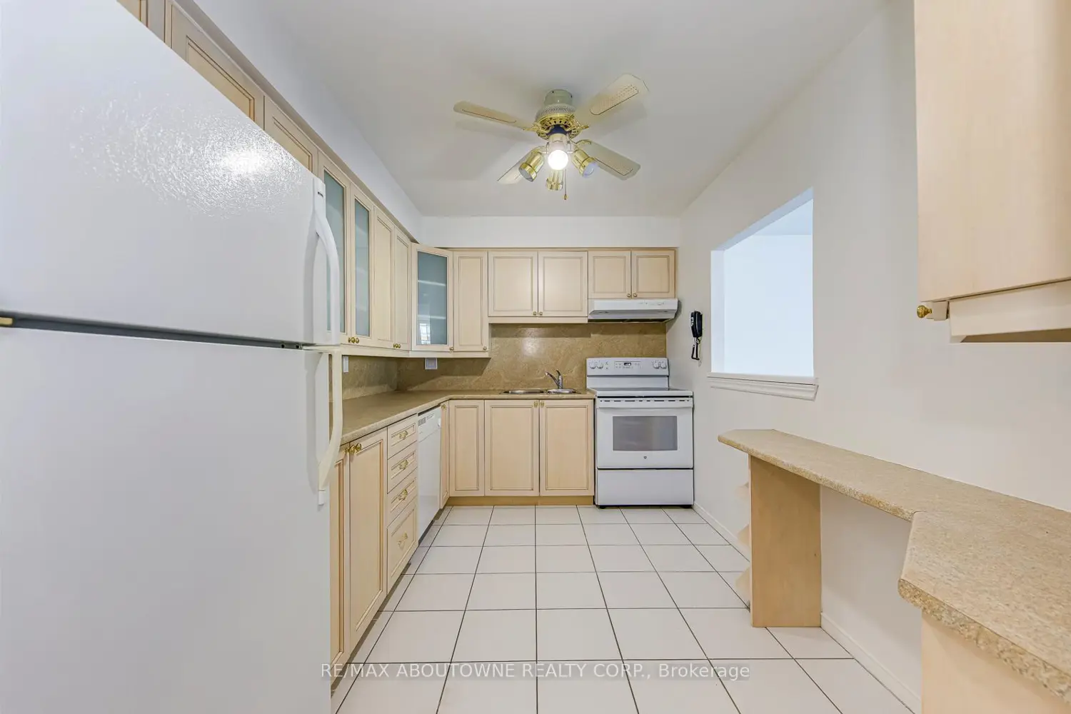 1270 Maple Crossing Boulevard 1705 photo 3