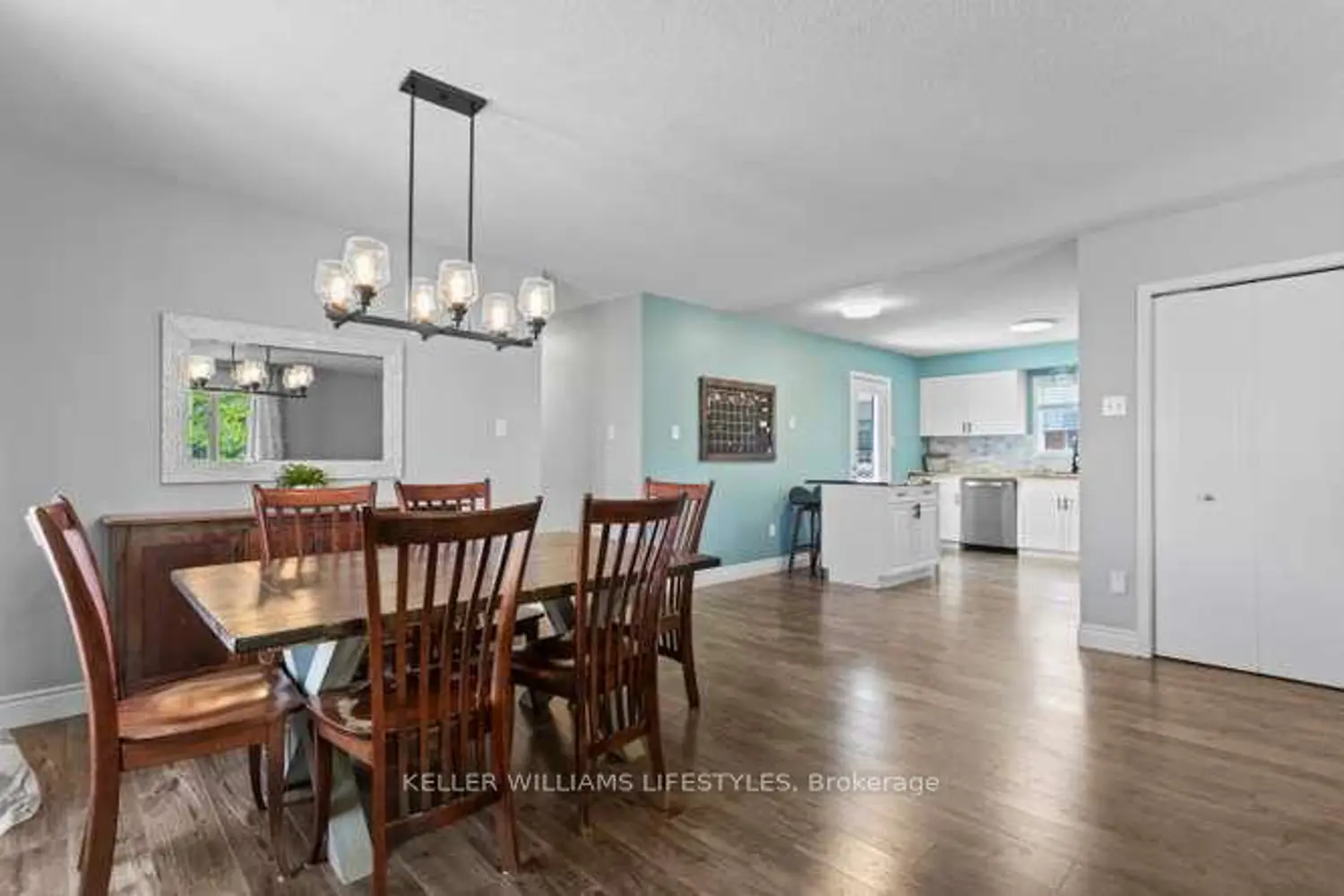 143 Gerald Crescent photo 4