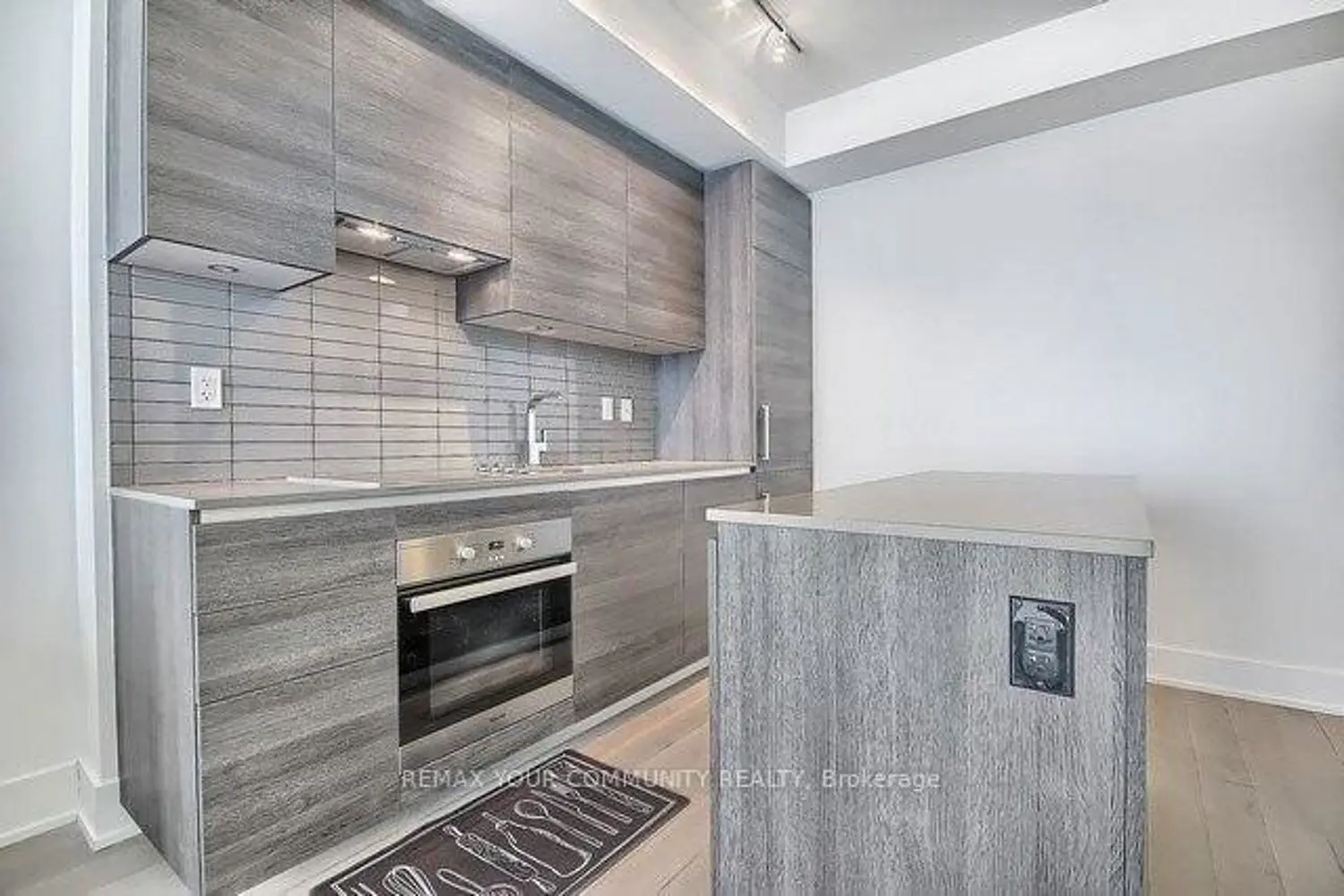 Additional image 7 of 200 Bloor Street 2006