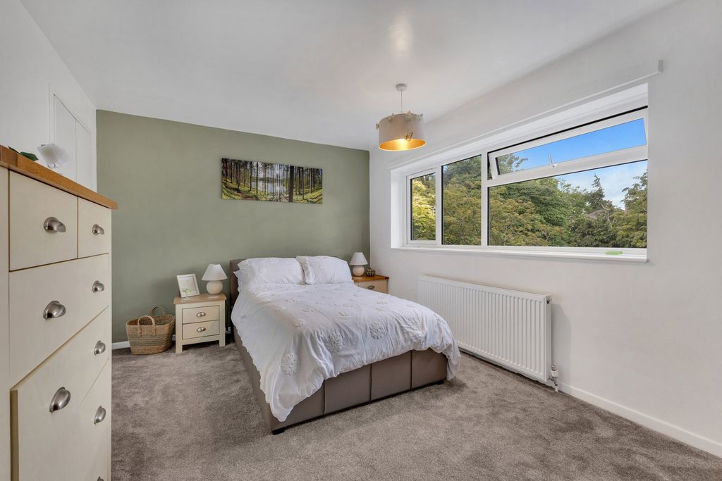 Additional image 8 of 4 bed semi-detached house for saleHadrian Avenue, Dunstable LU5