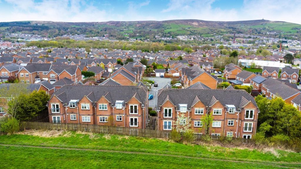 2 bed flat for saleMarsh House Lane, Darwen BB3 photo 3