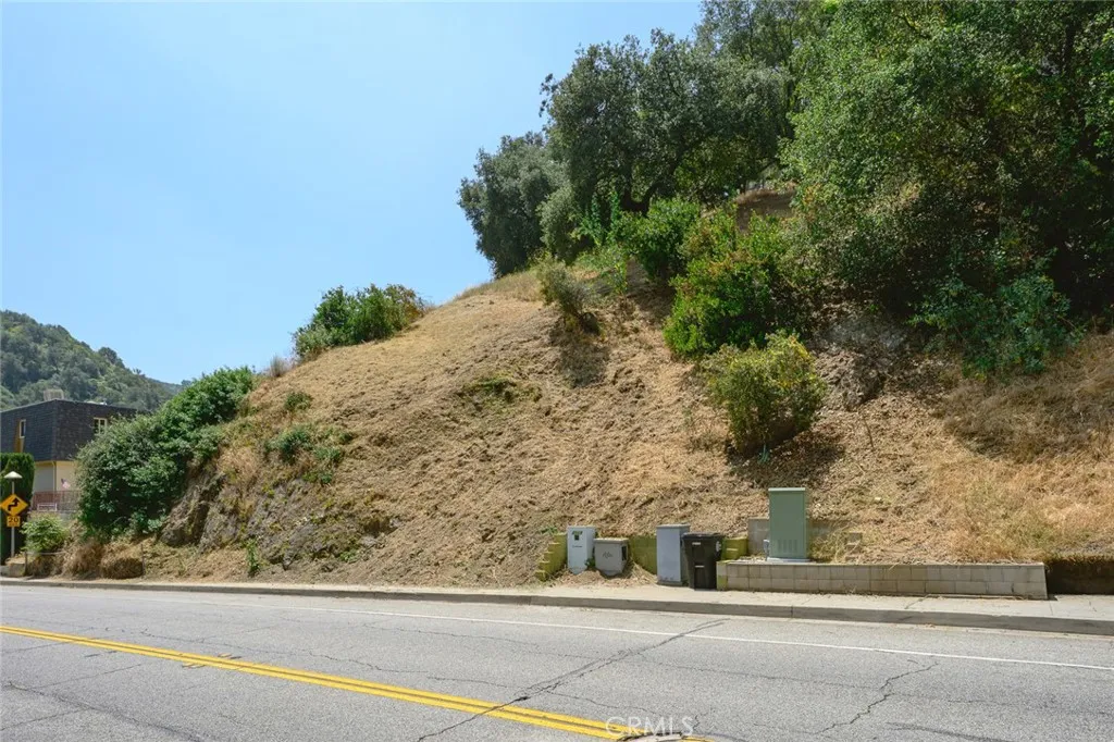 2589 E Chevy Chase Drive, Glendale, CA 91206 photo 3