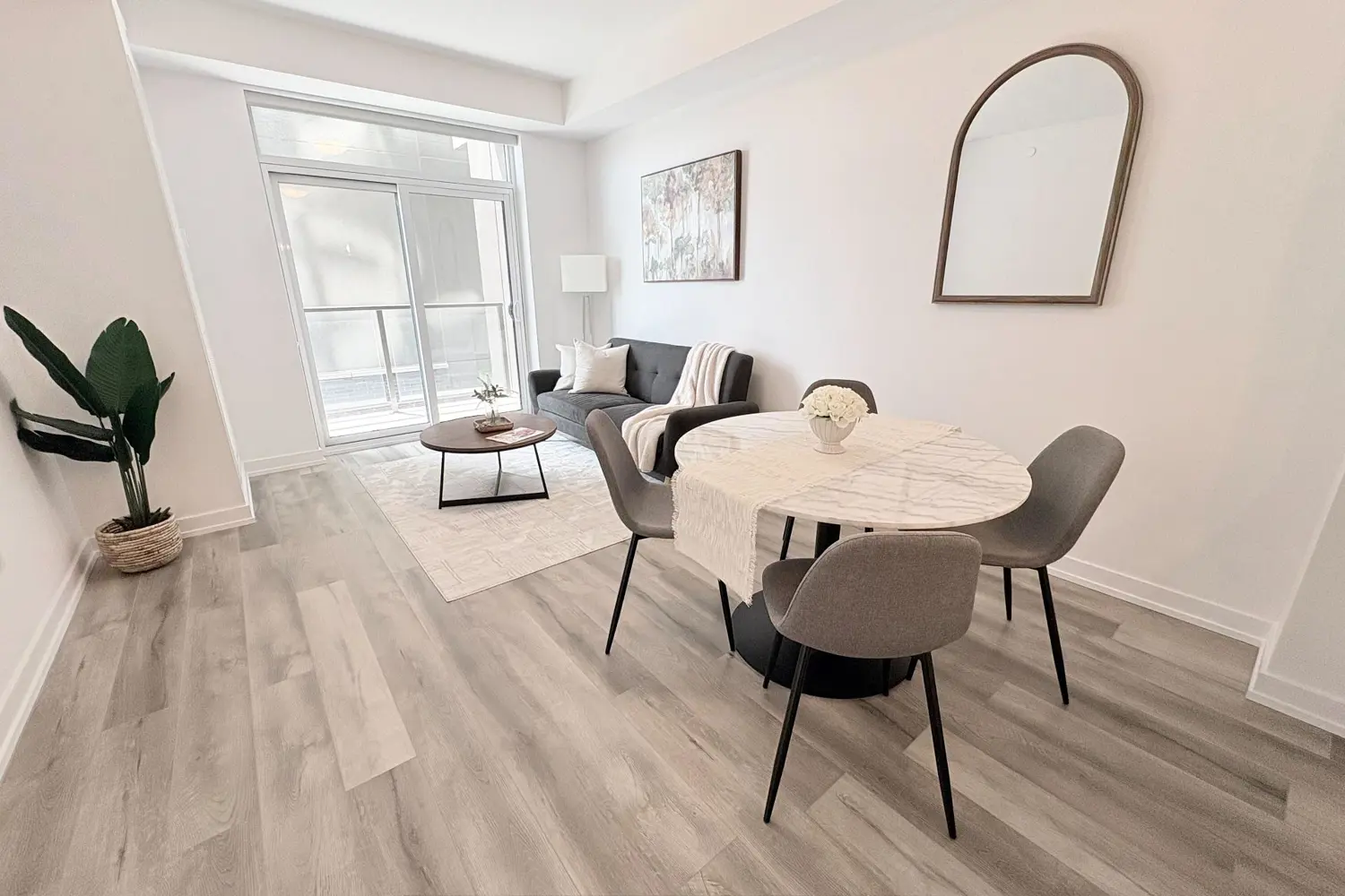470 Dundas Street 429 photo 5