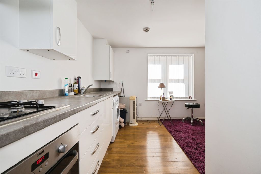 Additional image 6 of 2 bed flat for saleBakers Crescent, Eastleigh SO50
