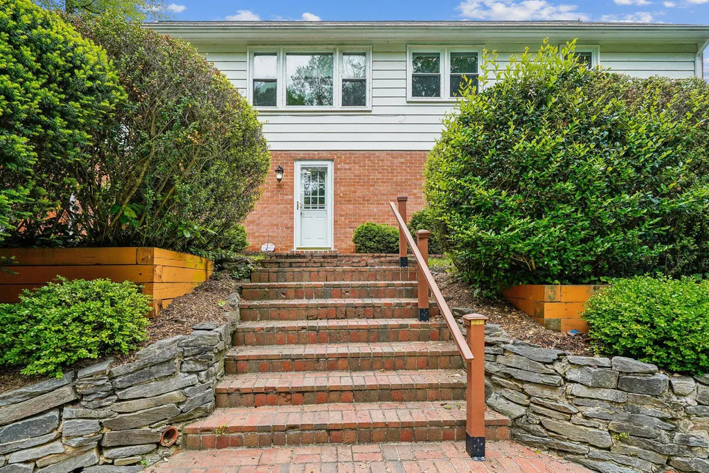 3709 Camelot Drive, Annandale, VA 22003 photo 4
