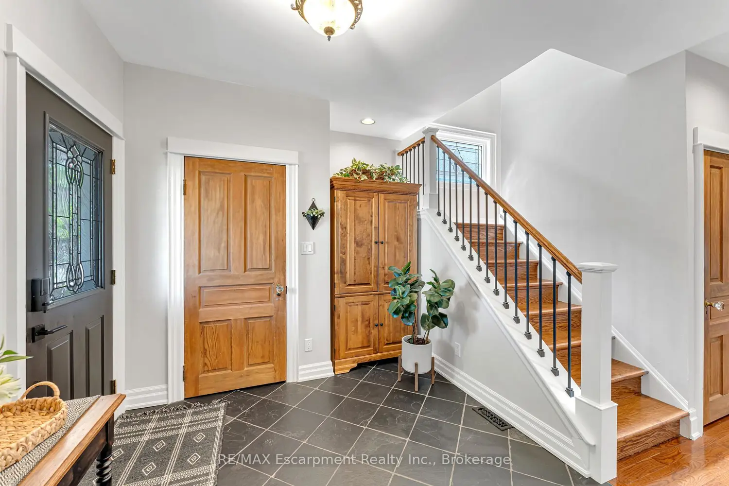 546 Hurd Avenue photo 4