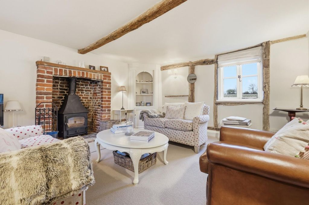 5 bed detached house for saleBacon End, Dunmow CM6 photo 3