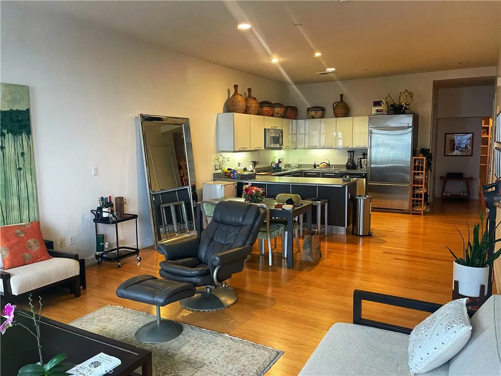 Additional image 16 of 801 S Grand Ave, Los Angeles, CA 90017