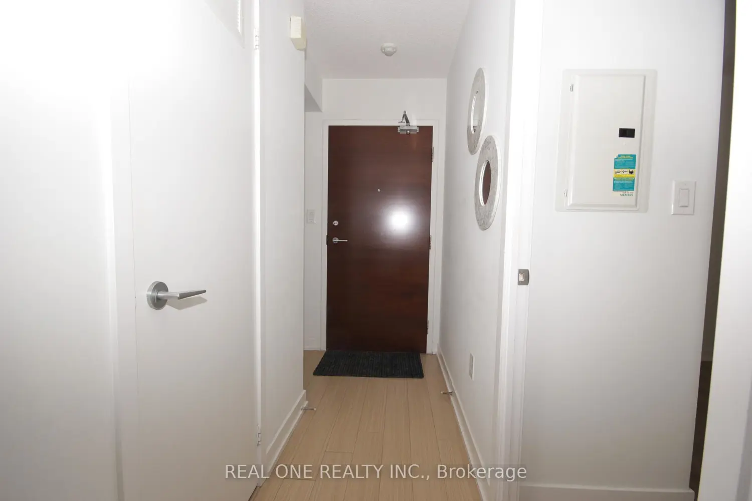 Additional image 15 of 10 Capreol Court 727