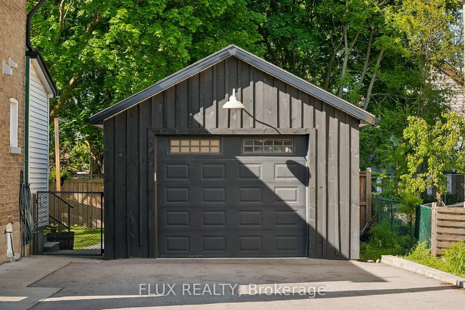142 Edgar Street photo 2
