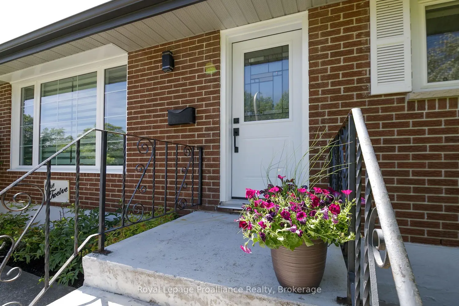 112 Prospect Hill photo 3
