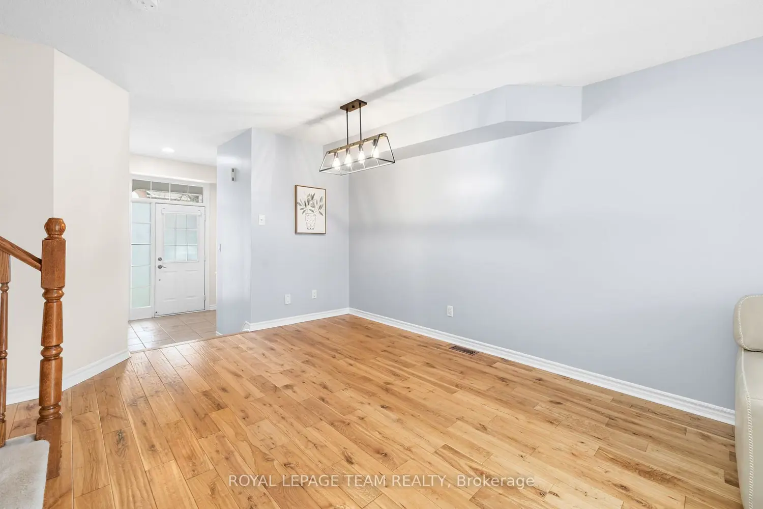 189 Gray Crescent photo 3