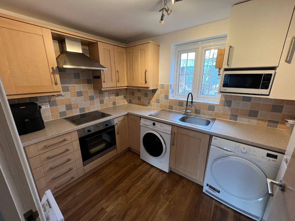 Additional image 5 of 2 bed flat for saleBramley Court, Luton Road, Dunstable LU5