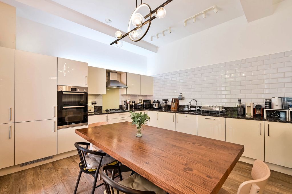 Additional image 6 of 2 bed flat for saleGlanville Way, Epsom KT19