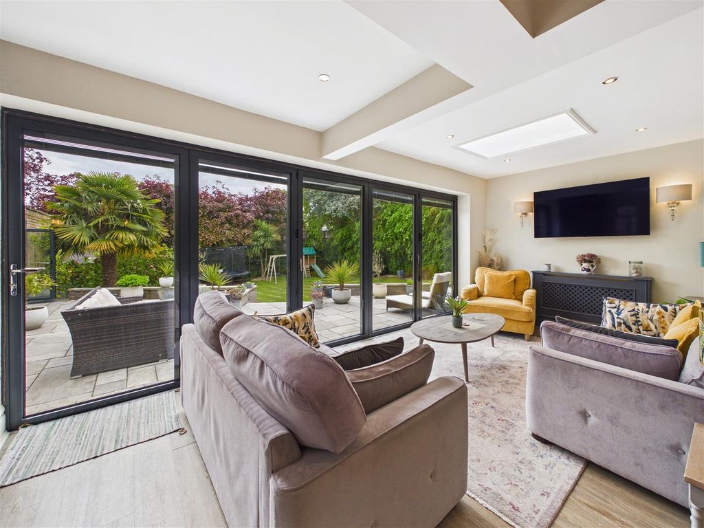 Additional image 15 of 5 bed property for saleNetherways, Park Avenue, Dronfield S18