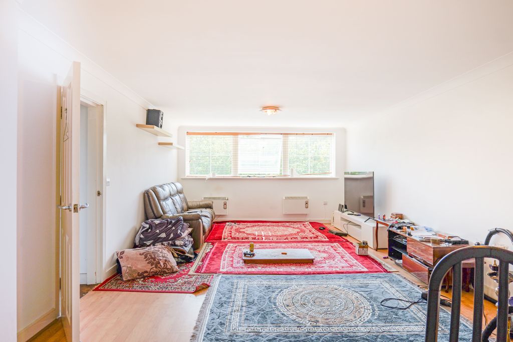 Additional image 2 of 2 bed flat for saleCambridge Road, Ellesmere Port CH65