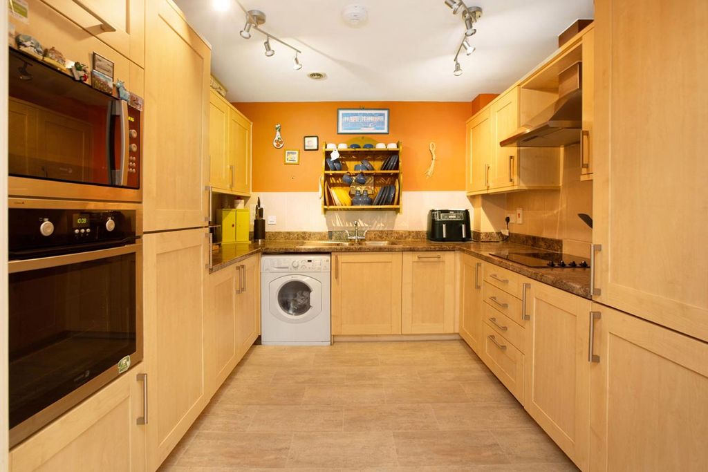 Additional image 2 of 2 bed flat for saleEast Cliff Road, Dawlish EX7
