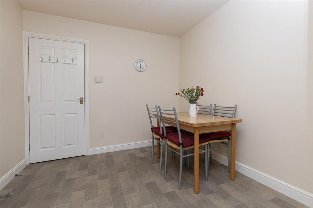 Additional image 11 of 2 bed flat for saleLaund Road, Salendine Nook, Huddersfield HD3