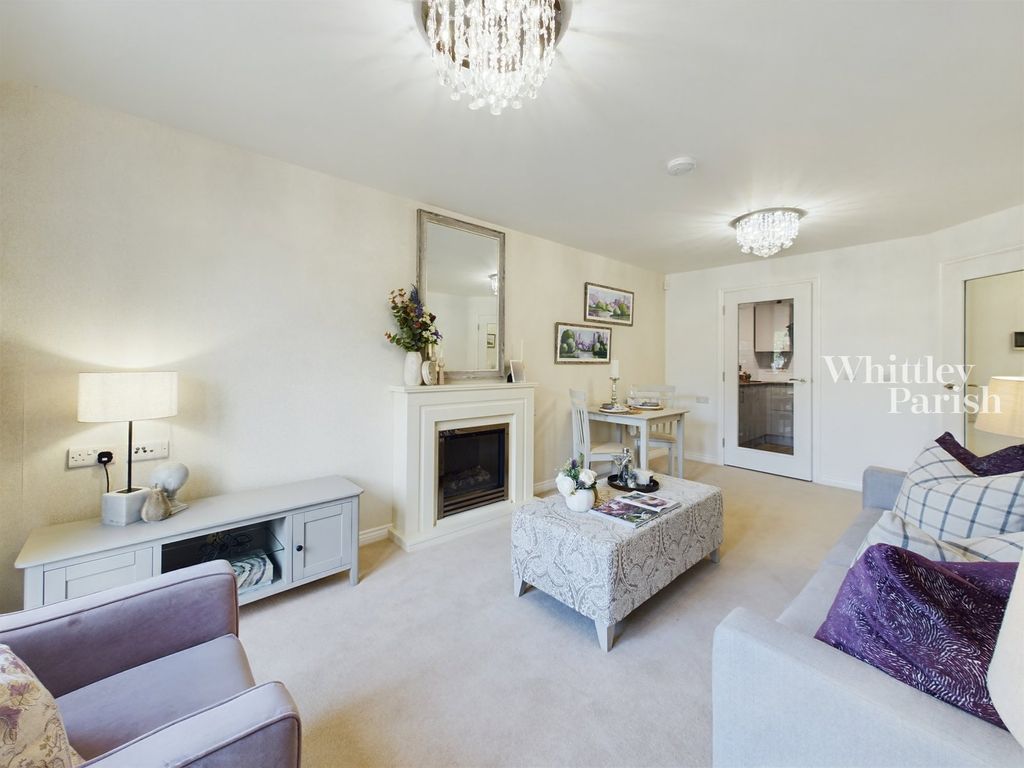 1 bed flat for salePark Road, Diss IP22 photo 4