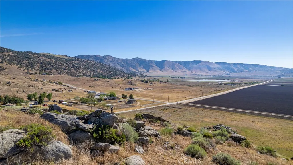Edward, Tehachapi, CA 93561 photo 5