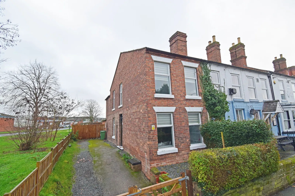 2 bed end terrace house for sale19 Station Street, Droitwich, Worcestershire. WR9