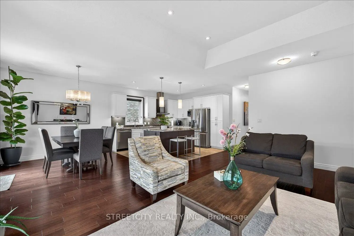 Additional image 5 of 717 Jackpine Way