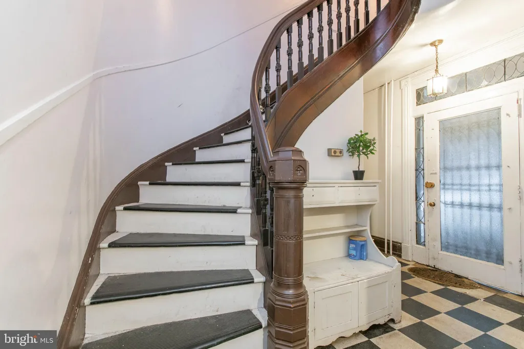1817 Spruce Street Unit 1R, Philadelphia, PA 19103