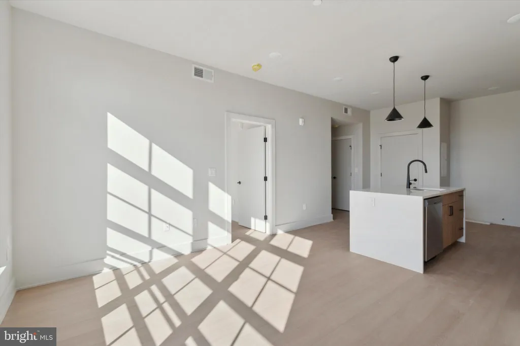 Additional image 8 of 5521 Wayne Avenue Unit 606, Philadelphia, PA 19144