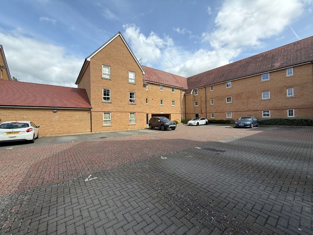 Additional image 7 of 2 bed flat for saleBank Avenue, Dunstable LU6