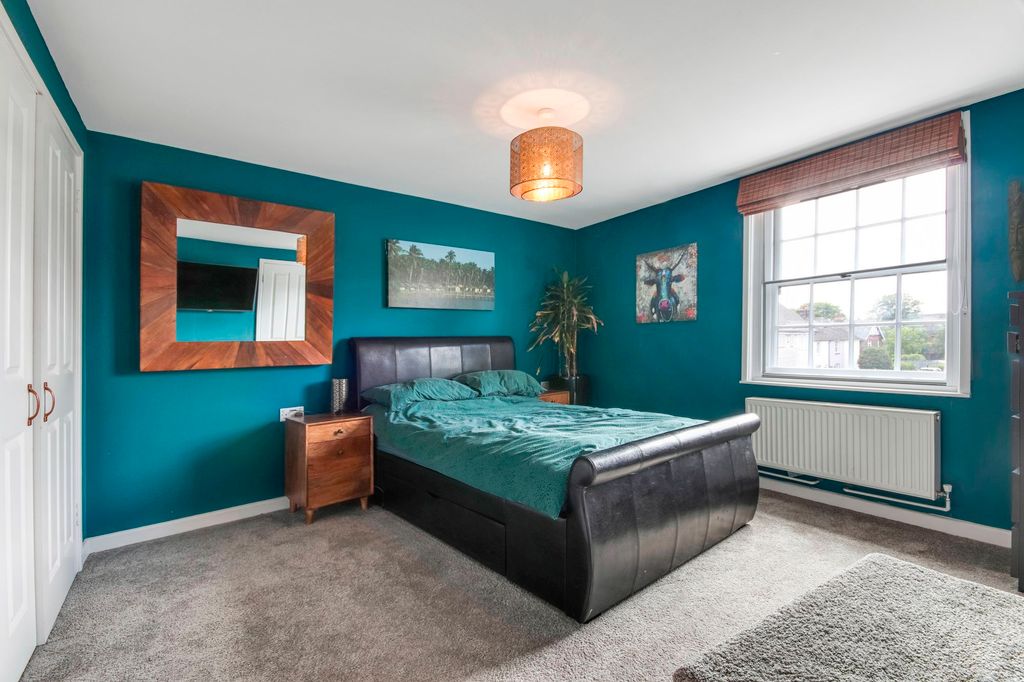 2 bed flat for saleLingfield Road, Edenbridge TN8 photo 5