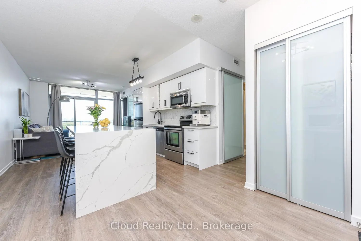 Additional image 2 of 103 The Queensway 1303
