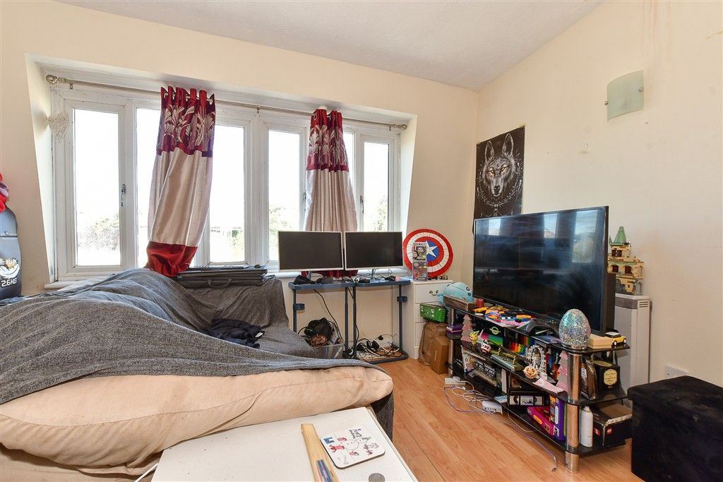 Additional image 3 of 1 bed flat for saleTerminus Road, Cowes, Isle Of Wight PO31
