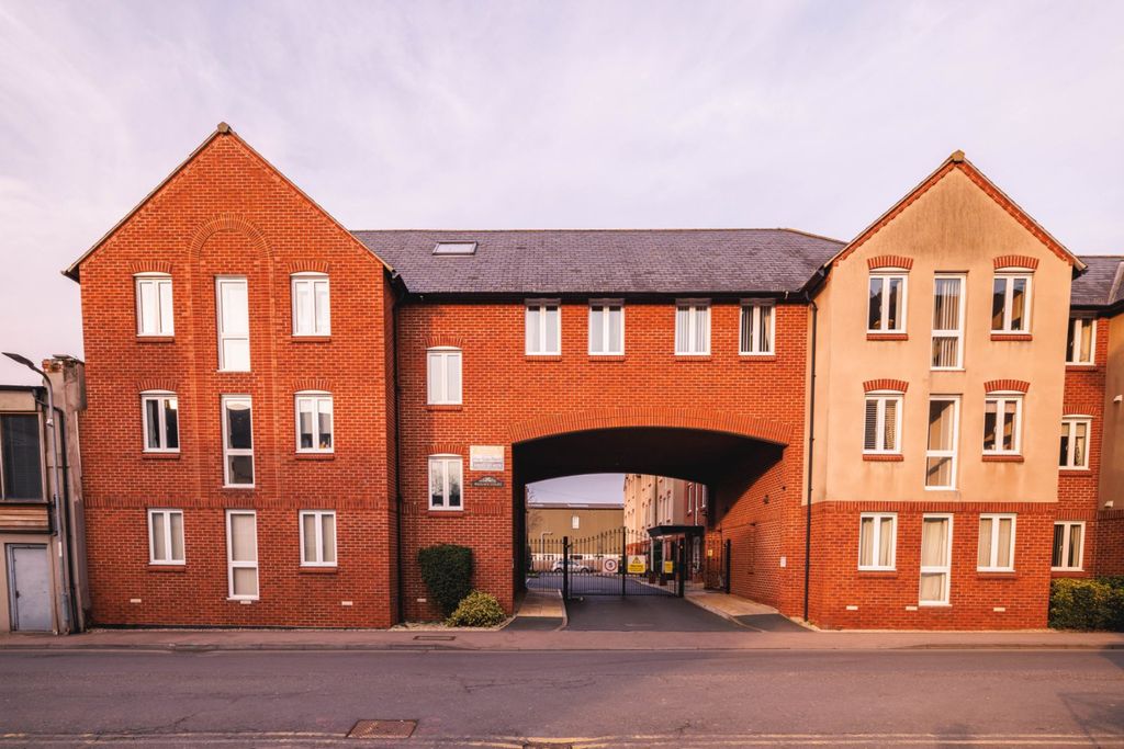 2 bed flat for saleStation Street, Ross-On-Wye, Herefordshire HR9
