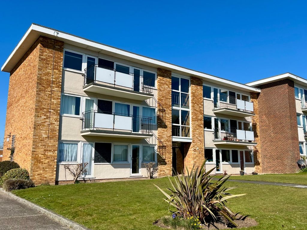 2 bed flat for saleLord Warden Avenue, Walmer, Deal CT14