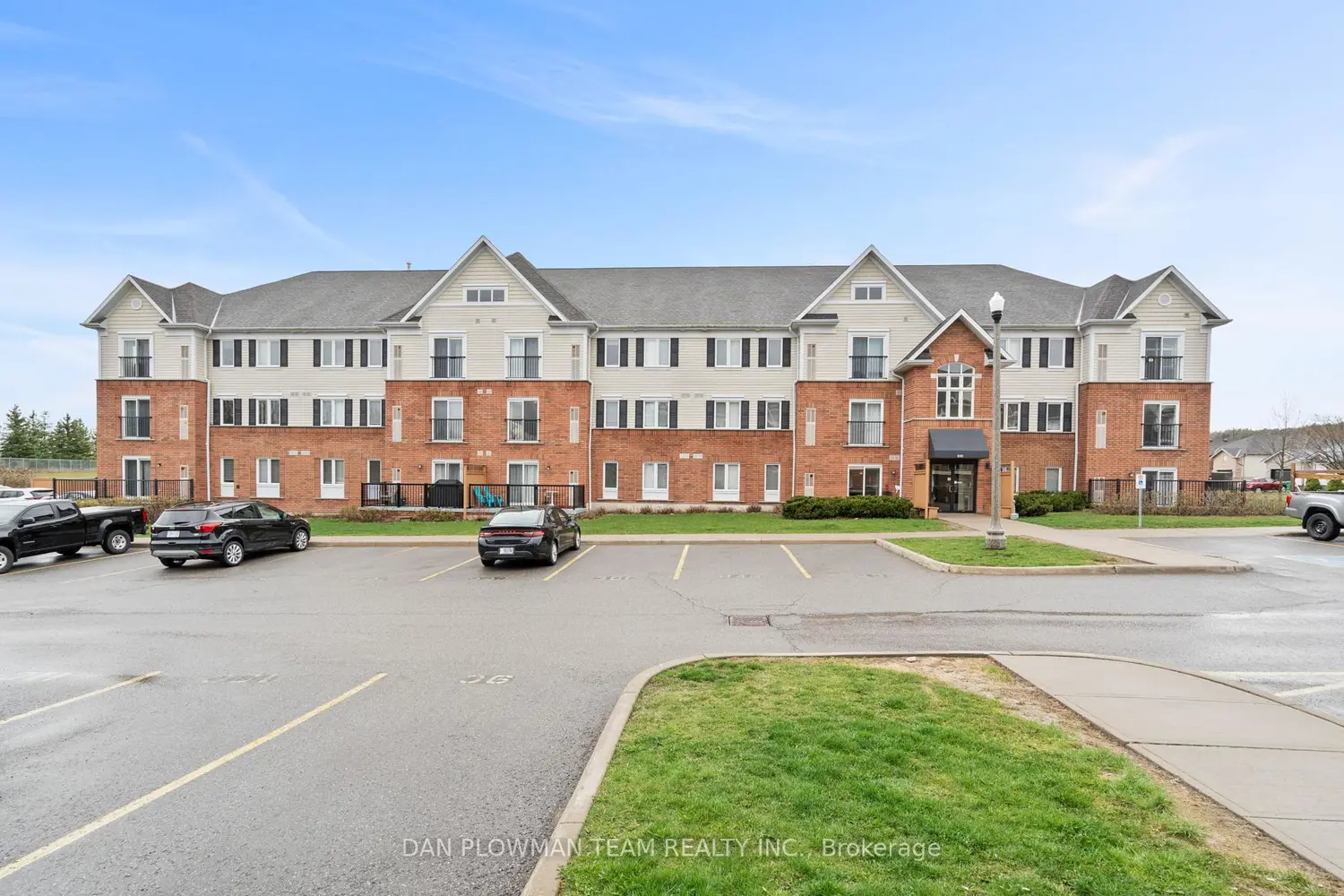 306 Spillsbury Drive 209 photo 2