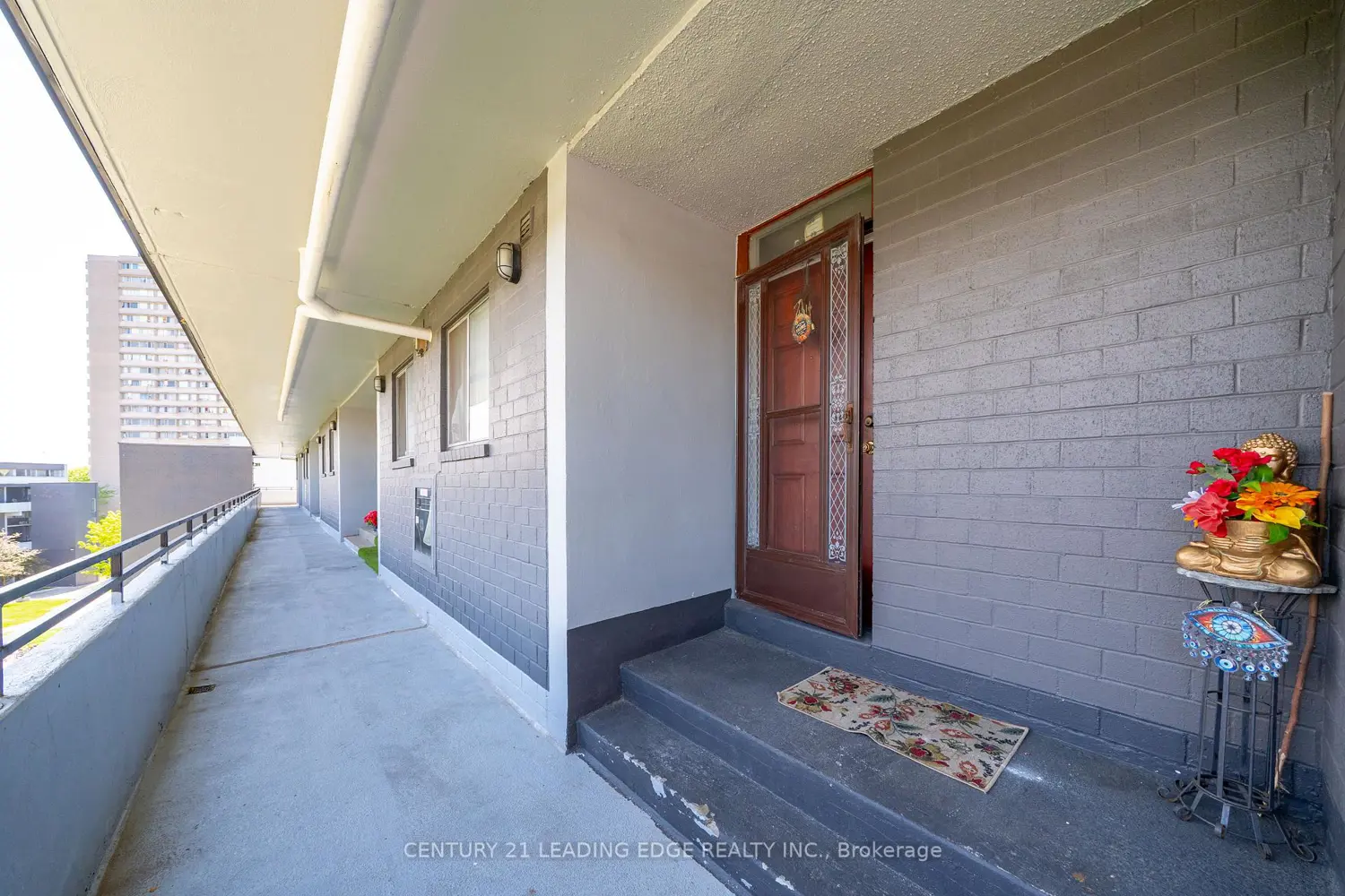Additional image 7 of 55 Sunny Glenway 307