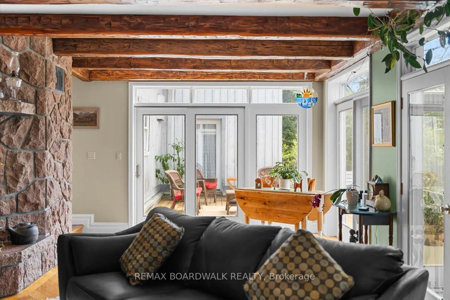 2464 Scrivens Drive photo 4