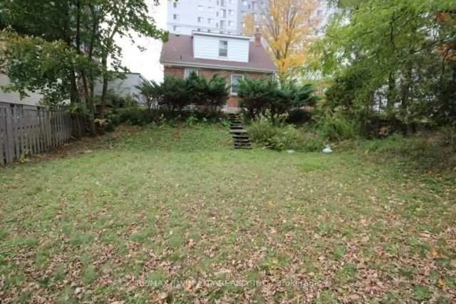 Additional image 3 of 342 King St N Street
